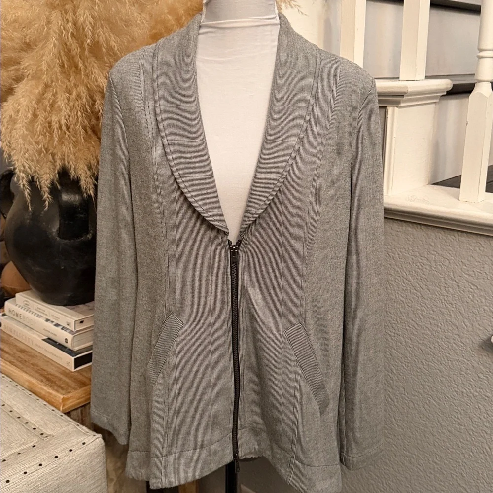 CAbi Drop Off Zip Back Grey Blazer Jacket Gray White Striped Size Medium